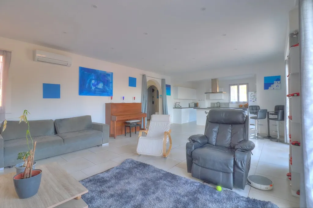 Séjour - Maison de Luxe avec Terrasse à Antibes