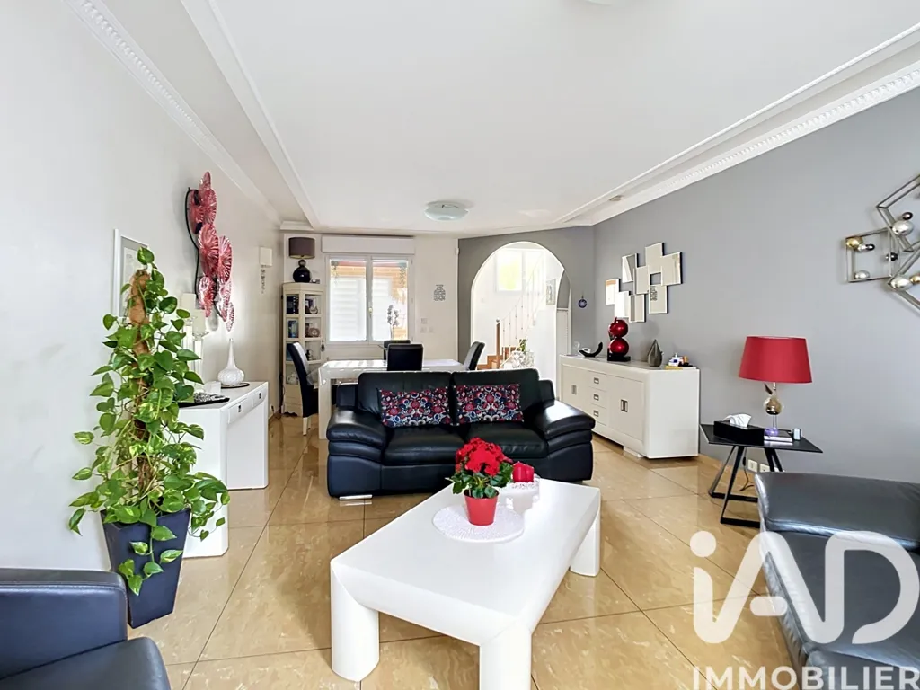 Maison 8 pièces à Sainte-Geneviève-des-Bois