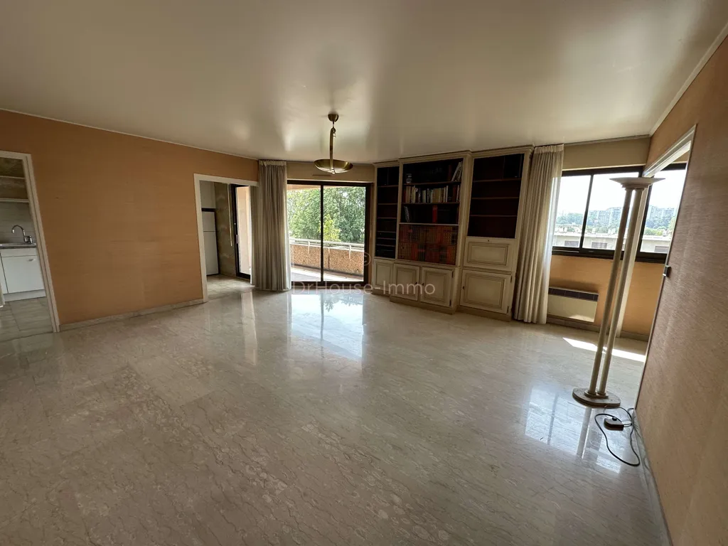 Living Room - Apartment with Balcony and Terrace in Central Location