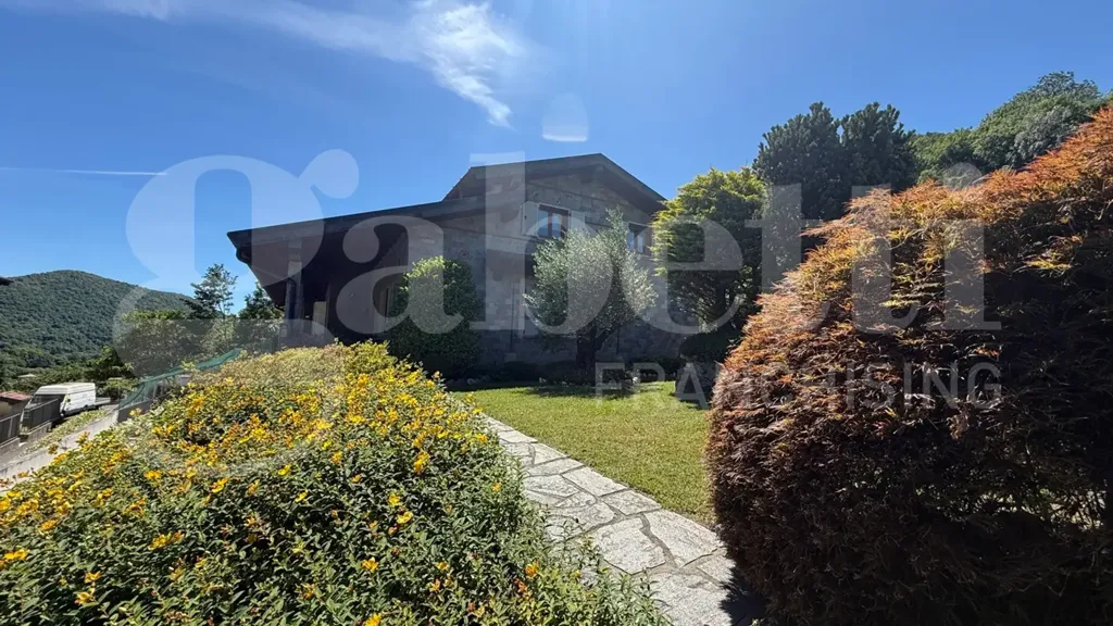 Giardino - Panoramic Villa with Garden in Asso (CO)