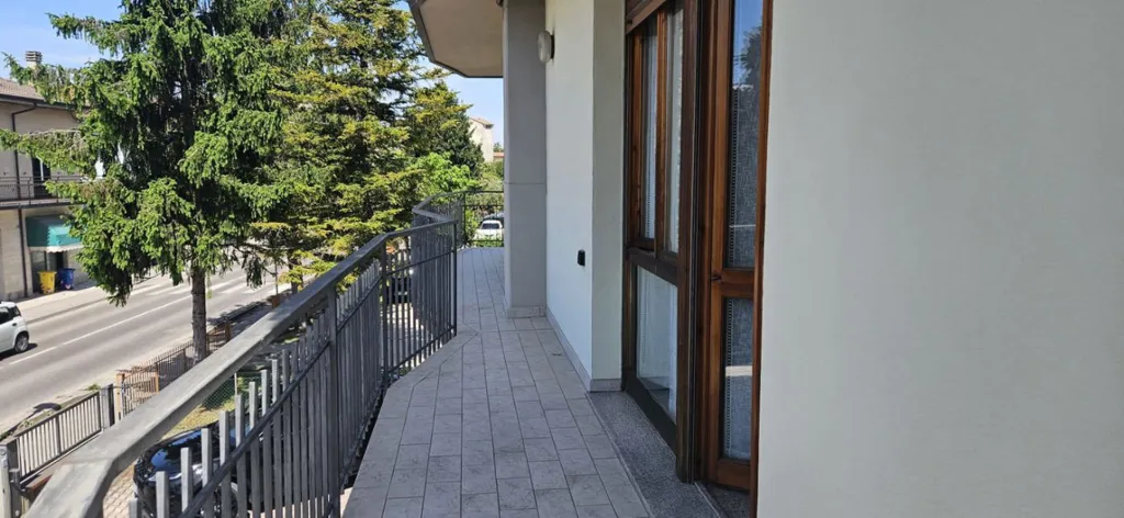 Rõdu - Four-Room Apartment with Terrace in Forlì