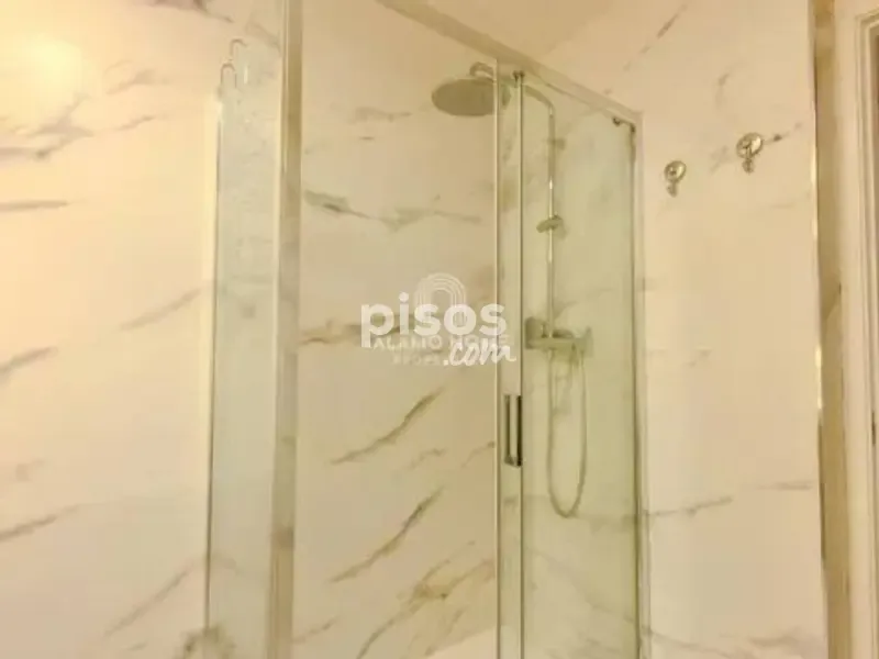 Bathrooms - Apartment with Balcony in Calle Mayor, Madrid