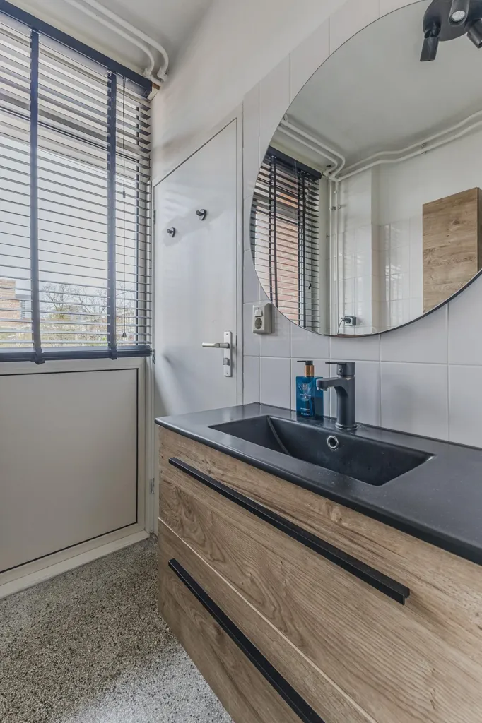Vannitoad - Portiekflat with Zuidas View in Amsterdam