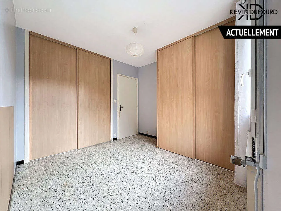 Chambres - Maison Spacieuse avec Terrain à Ucel