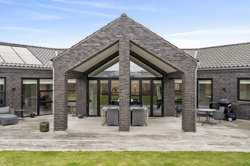Terrace - Architectural Villa in Hastrup