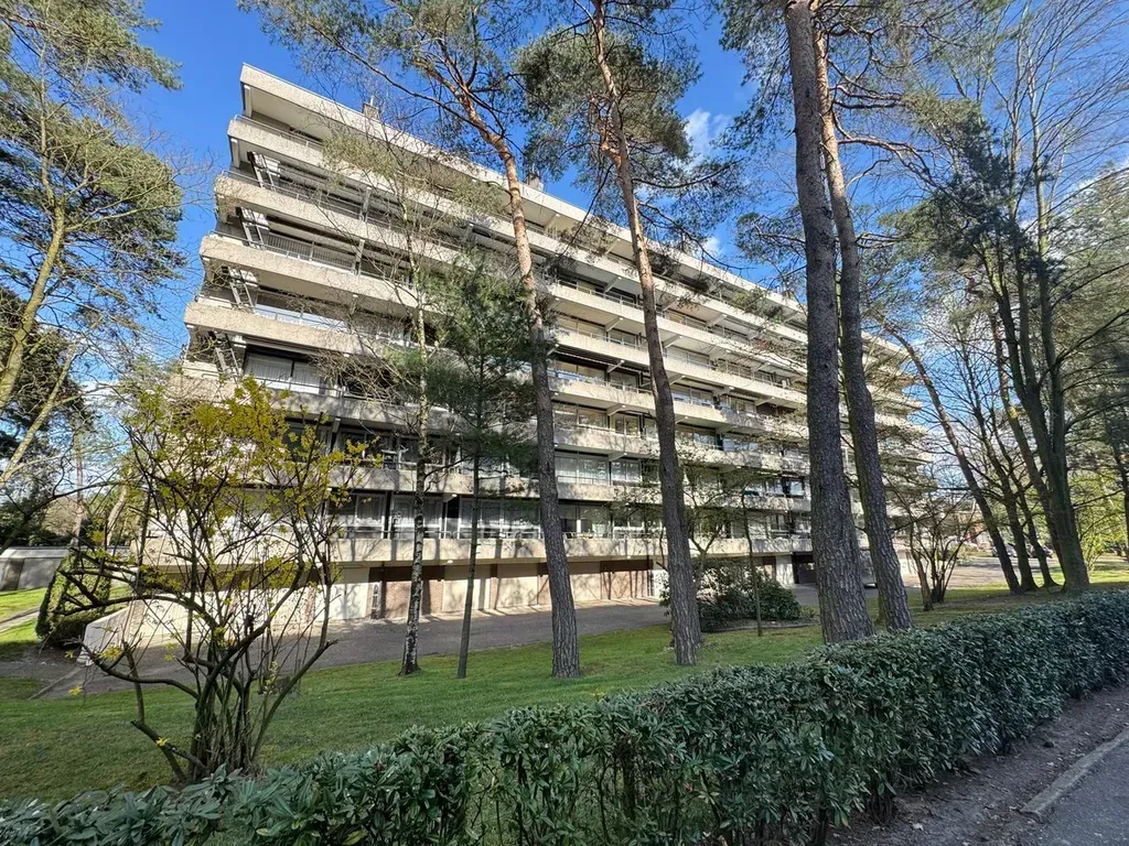 Extérieur - Appartement avec Terrasse et Garage à Genk