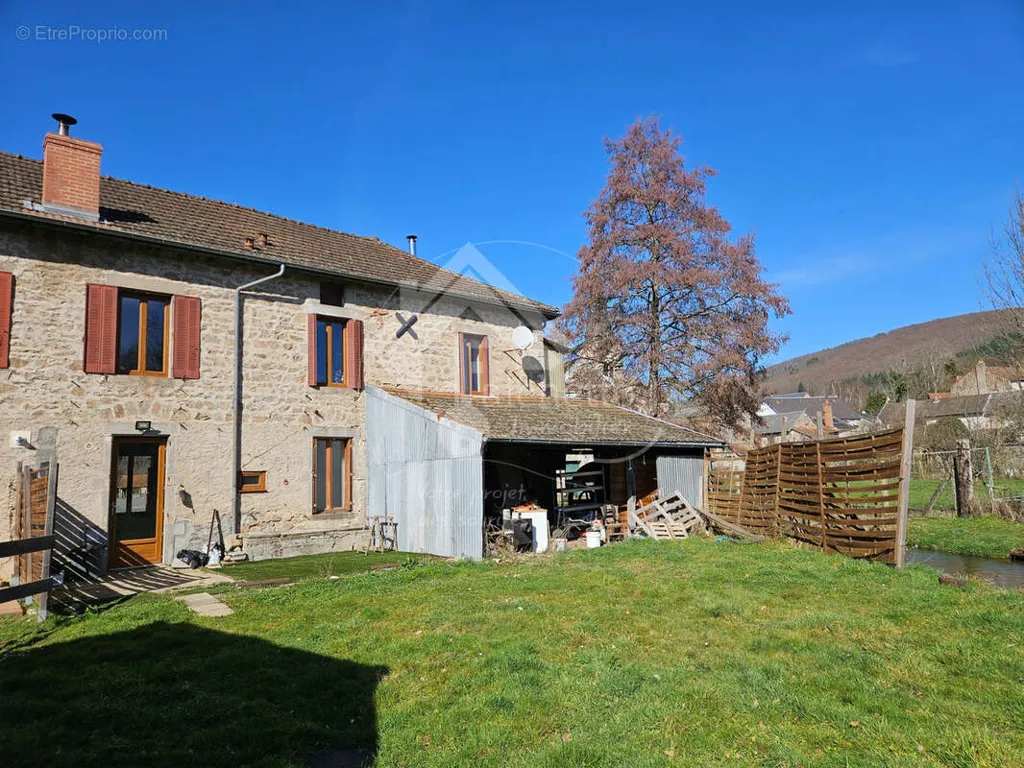 Esterno - Charming Mill House with Water Feature in Saint-Clément