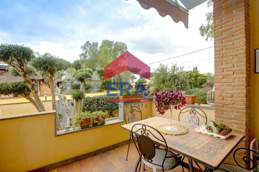 Terrass - Villa with Garden in Infernetto, Rome