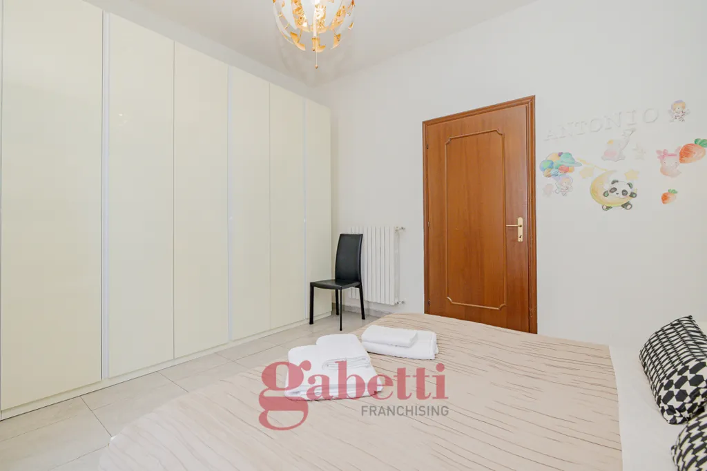 Camere da letto - Appartamento con terrazzino in stabile d'epoca a Milano