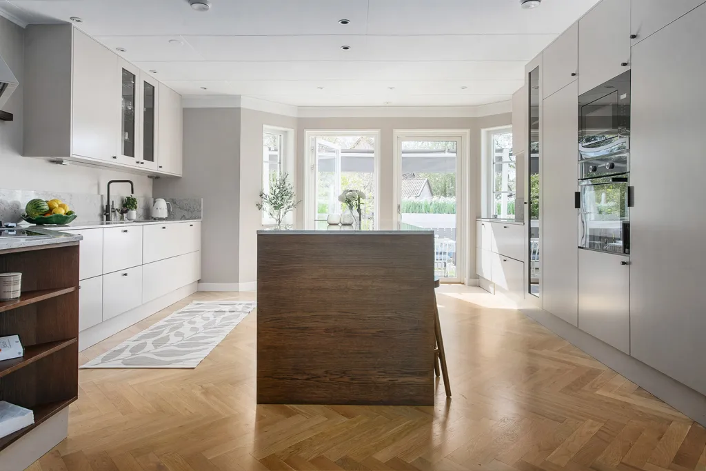Cuisine - Modern Villa with Pool in Northern Lännersta