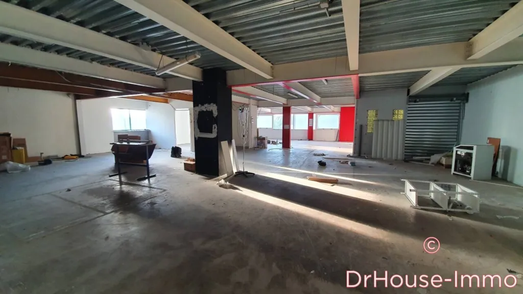 Toad - Commercial Space with Parking in Ajaccio