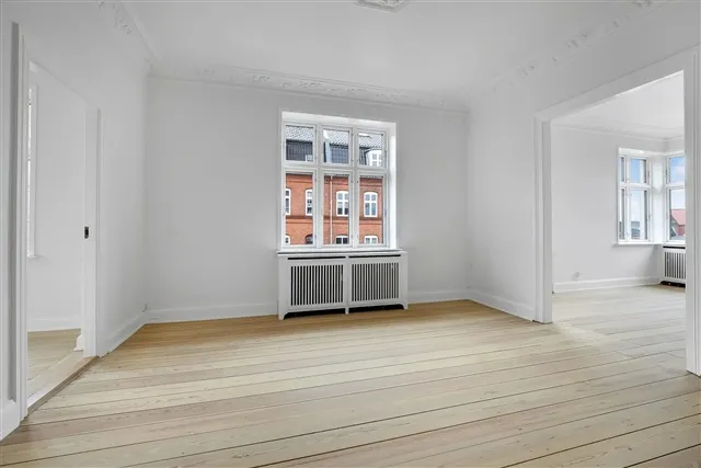 Séjour - 5-Room Apartment with Shared Garden in Central Location