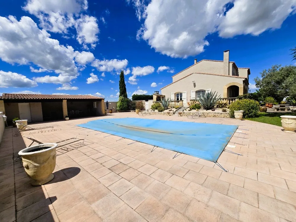 Bassein - Villa with Pool in Countryside