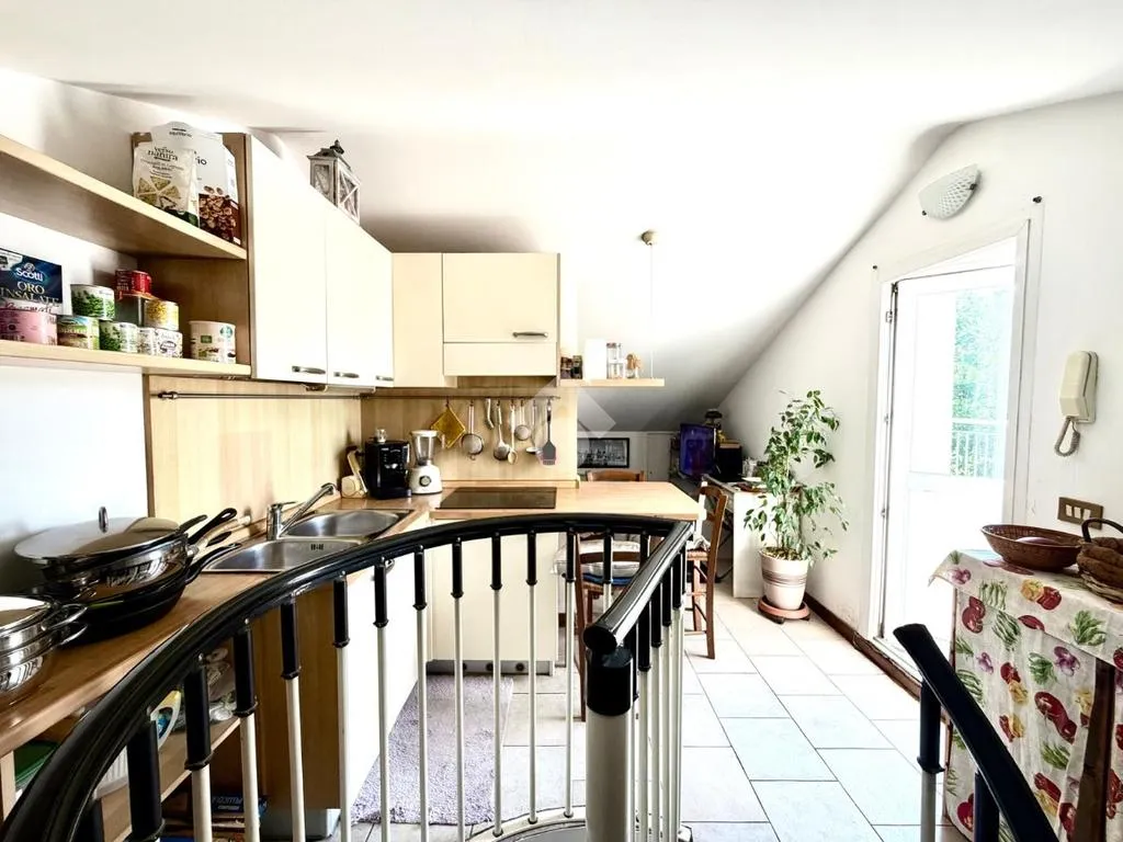 Cucina - Three-bedroom Apartment with Balcony in Brescia