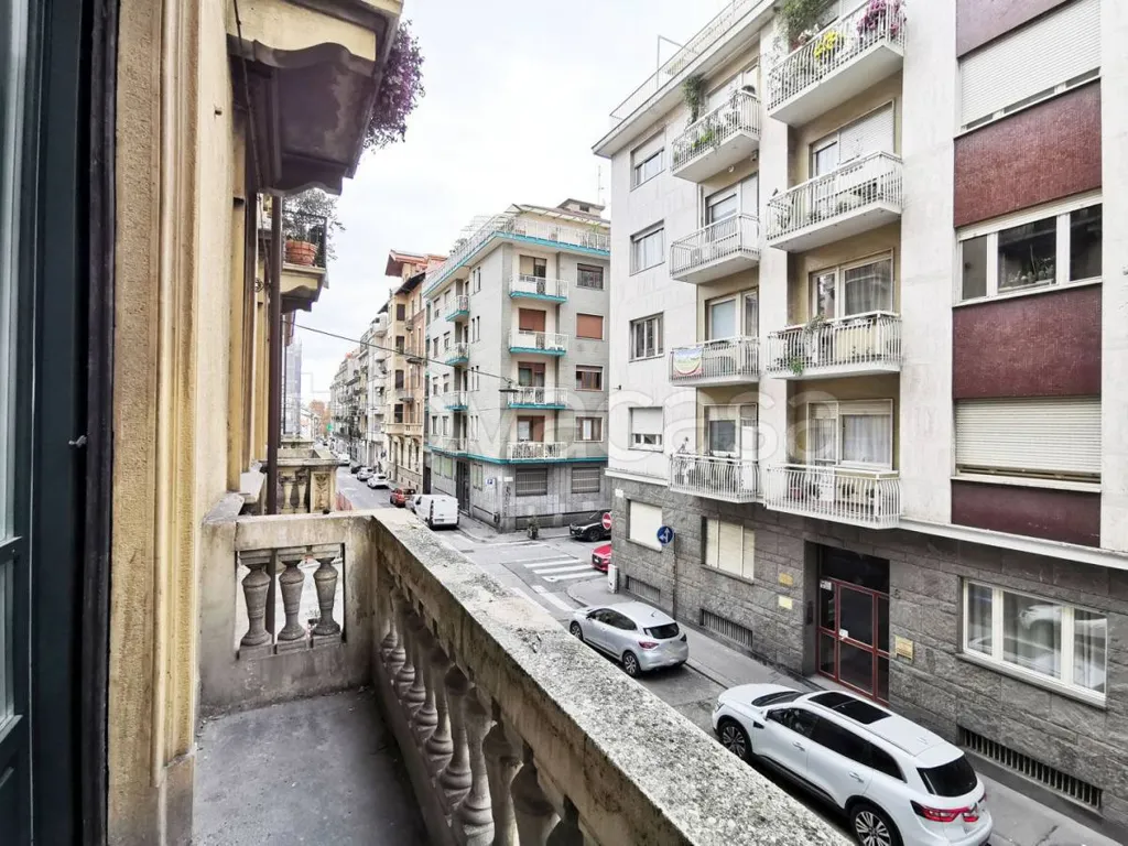 Balcon - Spacious Apartment with Triple Exposure in Turin