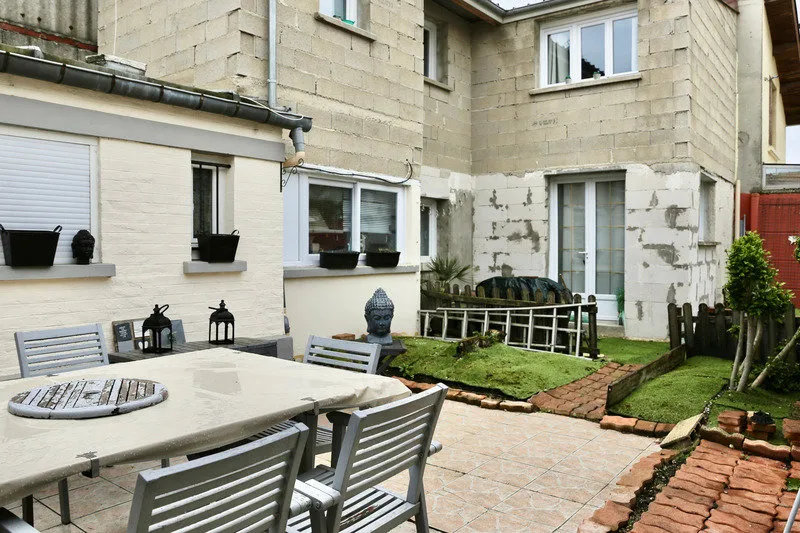 Terrass - 4-Piece House with Garden in Reims Chalet