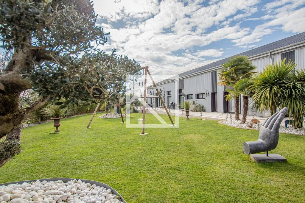 Aed - Luxury House with Indoor Pool near Angers