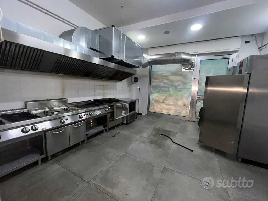 Cuisine - Commercial Space with Street Frontage in Maddaloni
