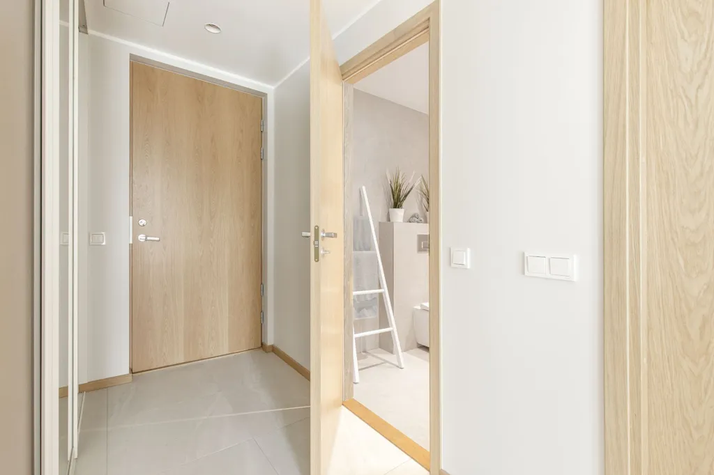 hallway_entrance