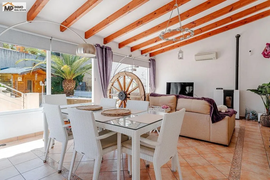 Söögituba - Chalet with Pool and Terrace in Playa Fossa