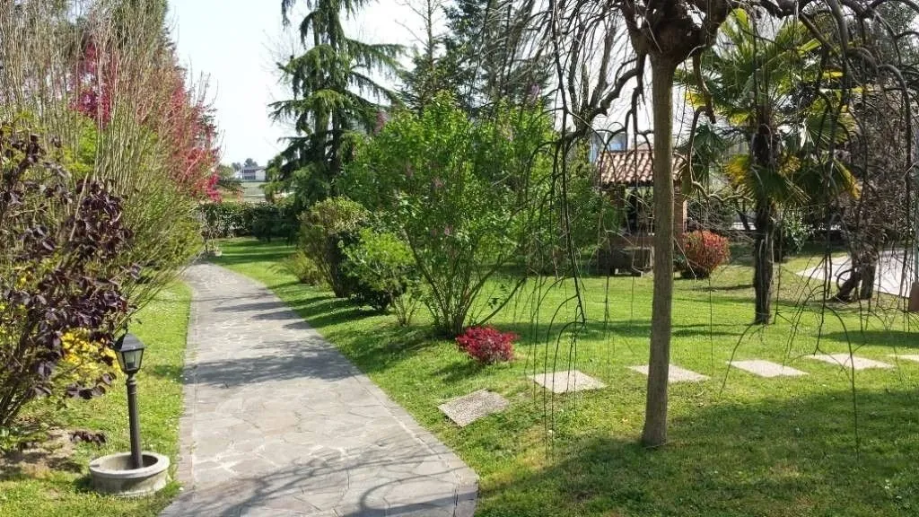 Aed - Luxury Villa with 5 Units in San Giorgio di Piano