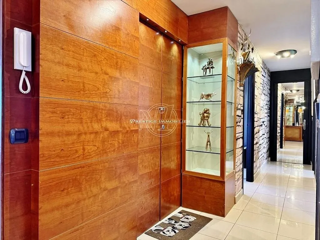 hallway_entrance