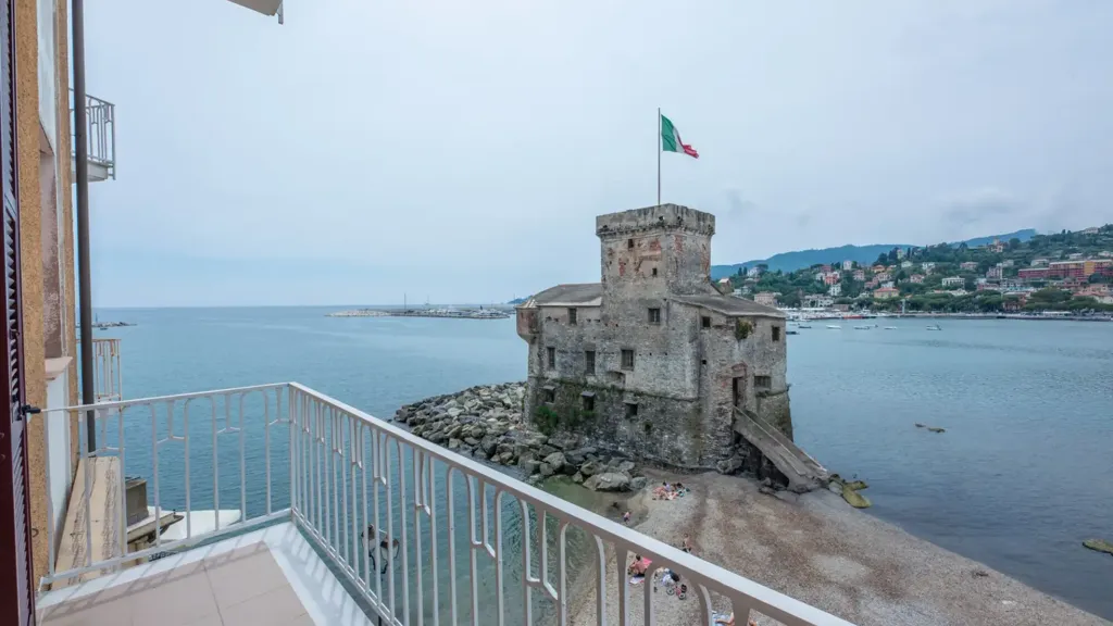 Balcone - Seafront Apartment with Terrace in Rapallo