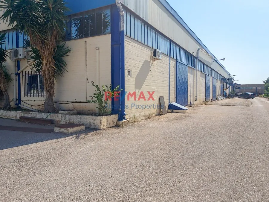 Exterior - Industrial Space with Workshop in Mandra