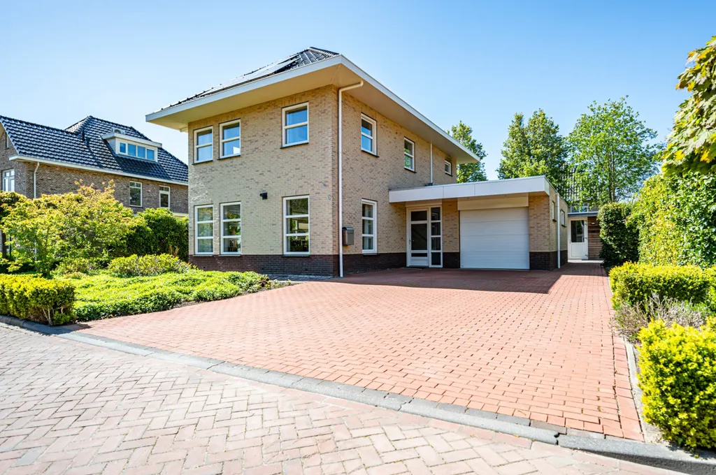 Välivaade - Modern Free-Standing House with Garage in Emmeloord