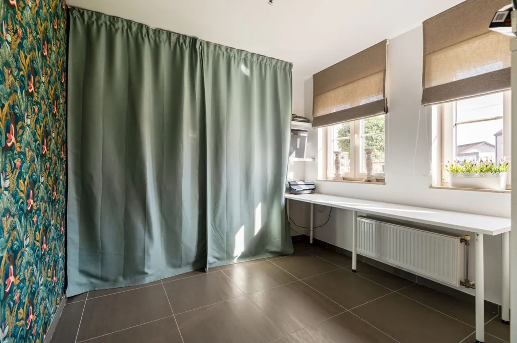 Kabinet - Contemporary House with Pool in Ranst