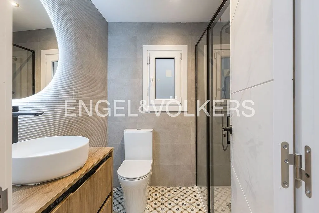 Salles de bain - Apartment with Balcony in Collblanc, Barcelona