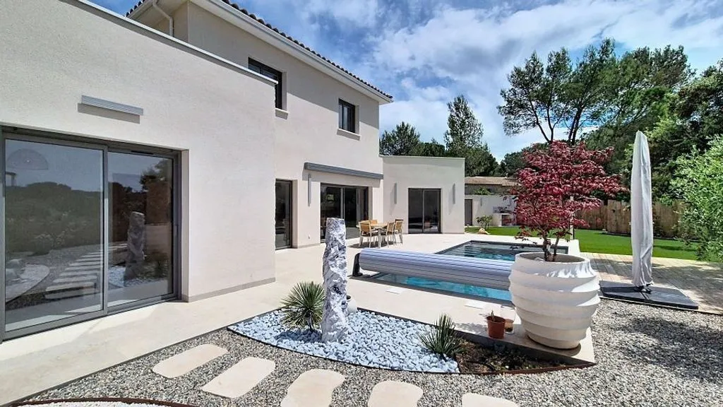 Piscina - Contemporary Villa with Pool in Langlade