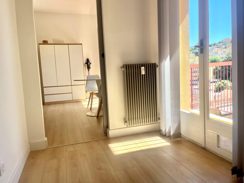 Pièces - Appartement Rénové avec Balcon Sud-Ouest à Nice