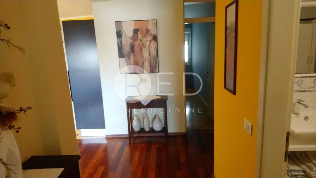 Esik - Spacious Flat with Loggias in Osijek Centre