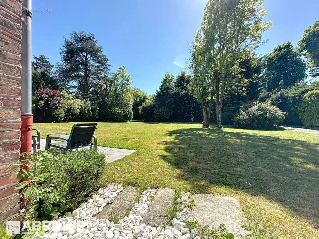 Jardin - Villa d'Architecte dans un Écrin de Verdure à Wasquehal
