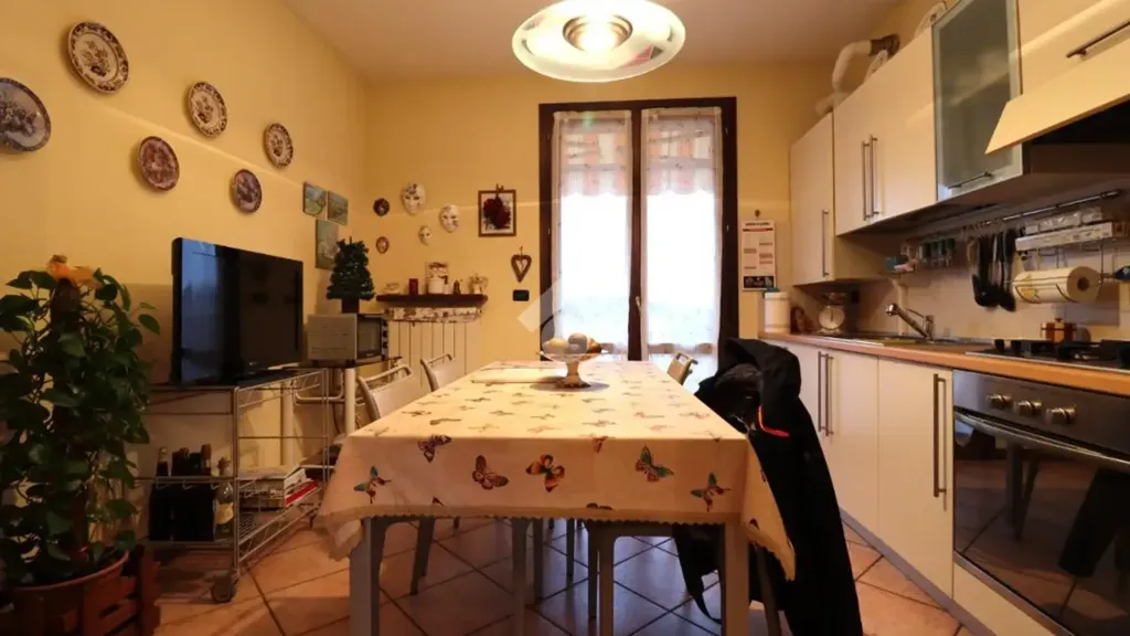 Salle à manger - Apartment with Balcony in Porto Mantovano