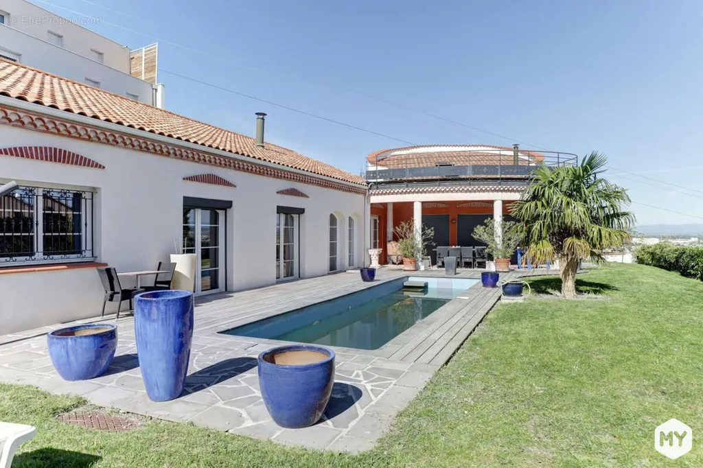 Piscina - Villa with Pool and Double Garage in Clermont-Chanteranne