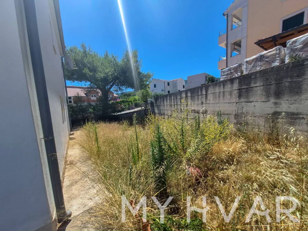 Jardin - Family House with Seafront in Jelsa