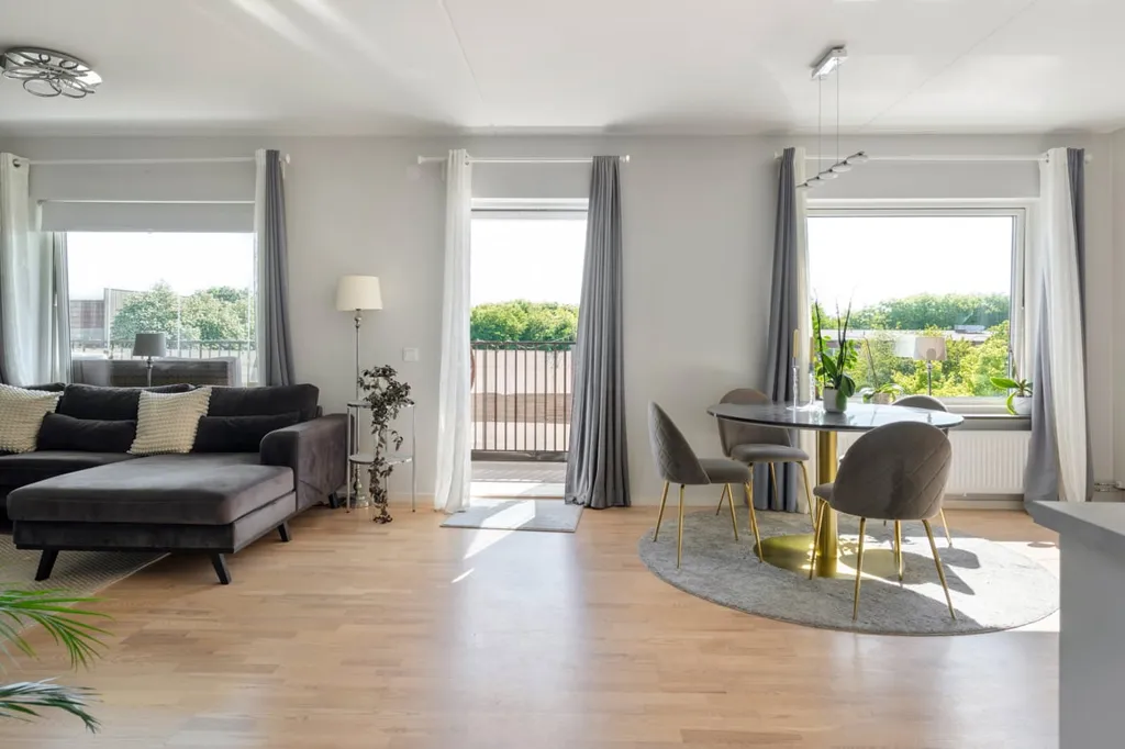 Séjour - Modern 4-Bed Flat with Glass Balcony in Lund