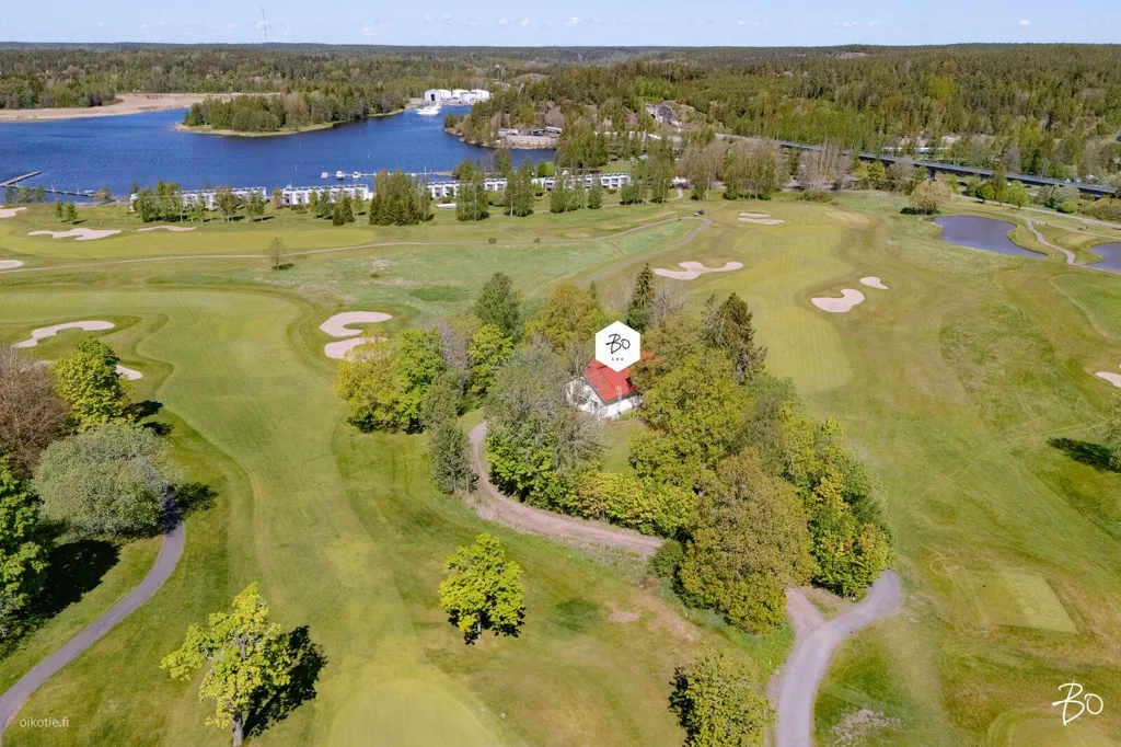 Õhuvaade - Villa with Golf Course View in Raasepori