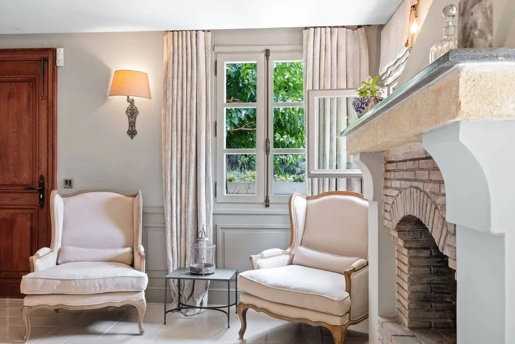 Living Room - Luxury Villa with Heated Pool in Cap d'Antibes