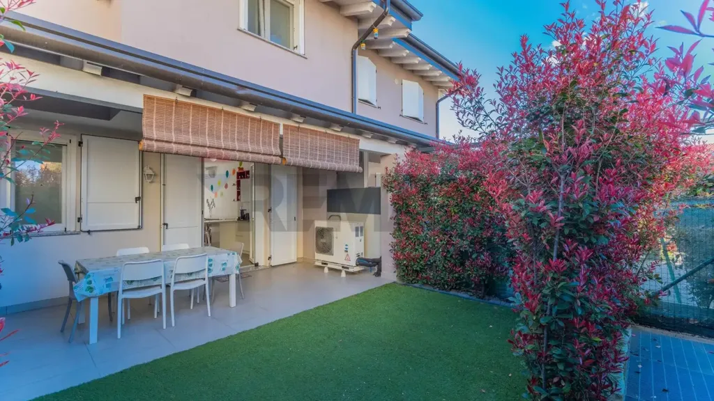 Terrasse - Modern Villa with Terrace in Parabiago