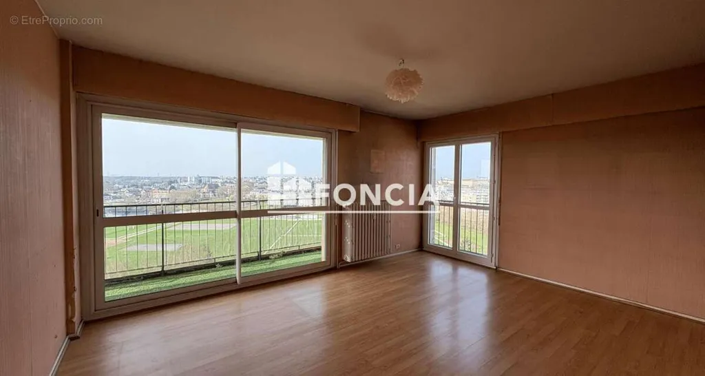 Séjour - Appartement 3P à rénover avec balcon à Chartres