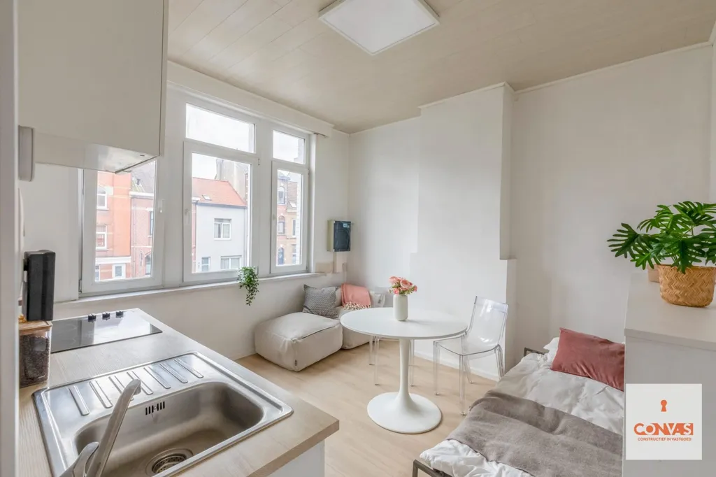 Cucina - Studio to Renovate with City Access in Gent