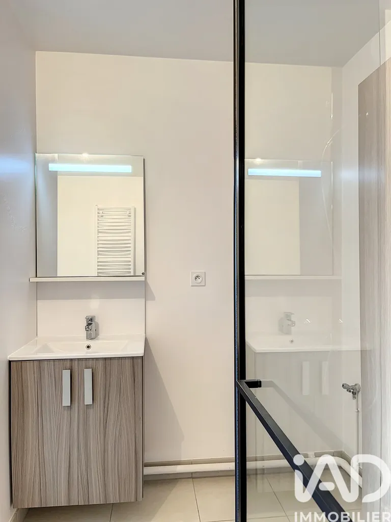 Salles de bain - Appartement 2 Pièces avec Parking à Antony