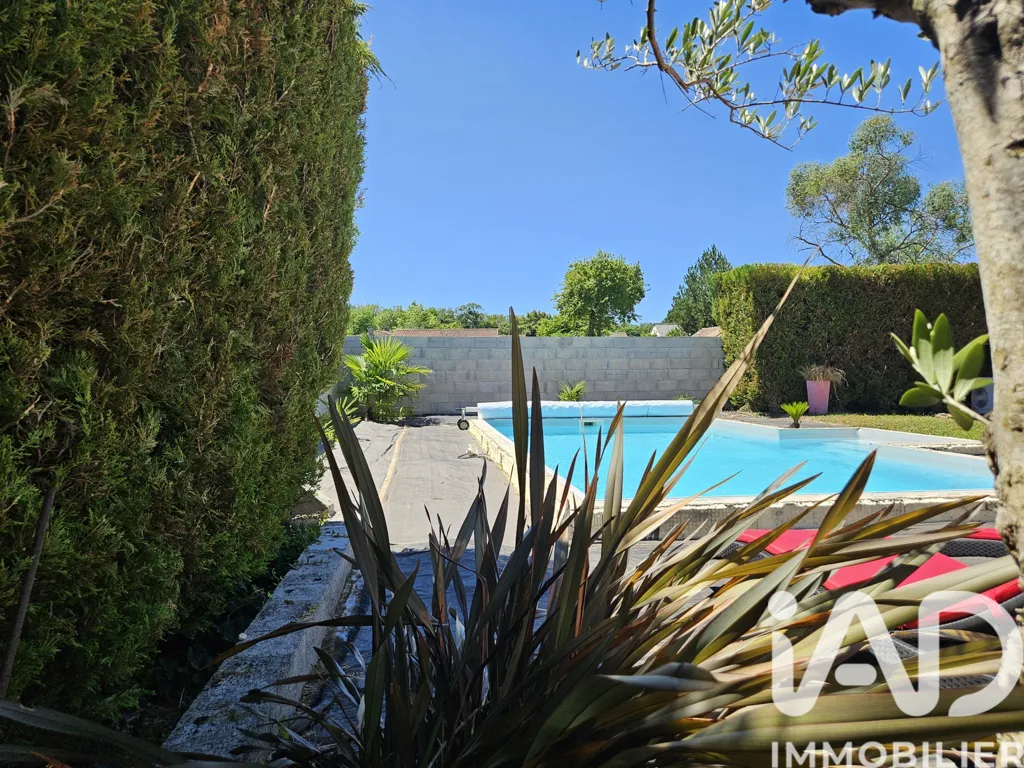 Piscine - Maison Familiale avec Piscine à Ars