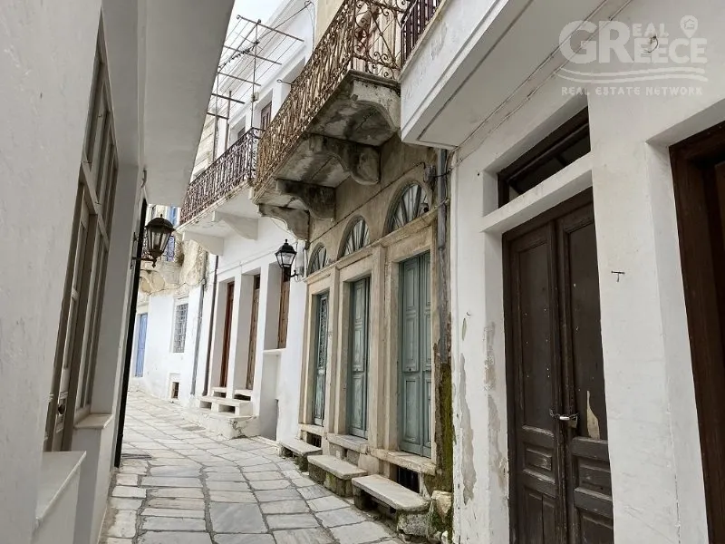Esik - Traditional House with Veranda in Apiranthos, Naxos