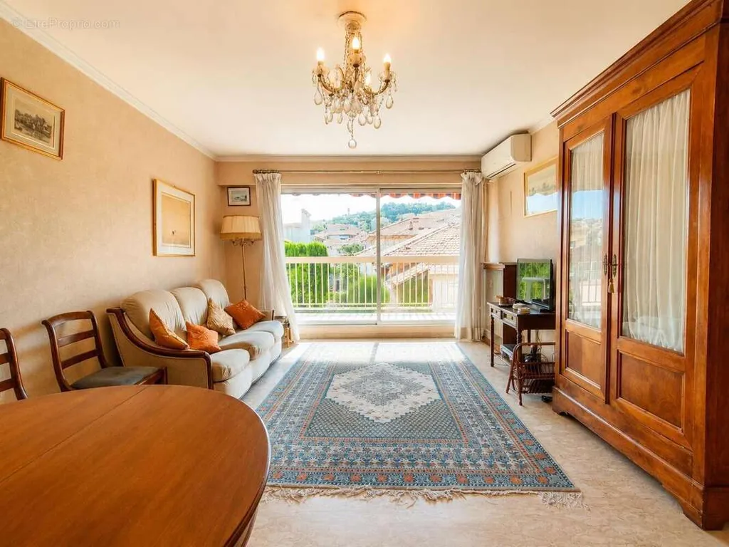 Séjour - Appartement avec Terrasse au Cœur des Poètes à Nice