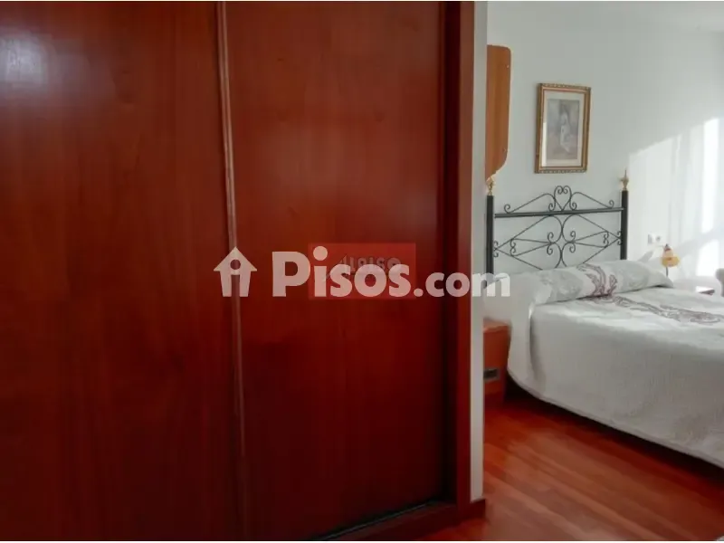 Chambres - Apartment with Balcony and Garage in A Valenzá