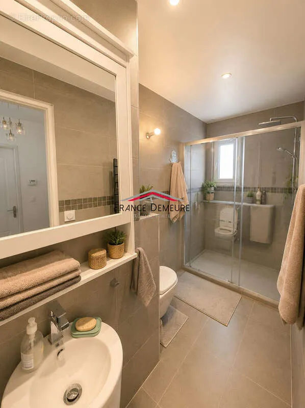 6-toaline maja asukohas Pierrelaye
